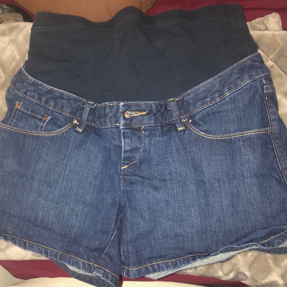 Maternity shorts